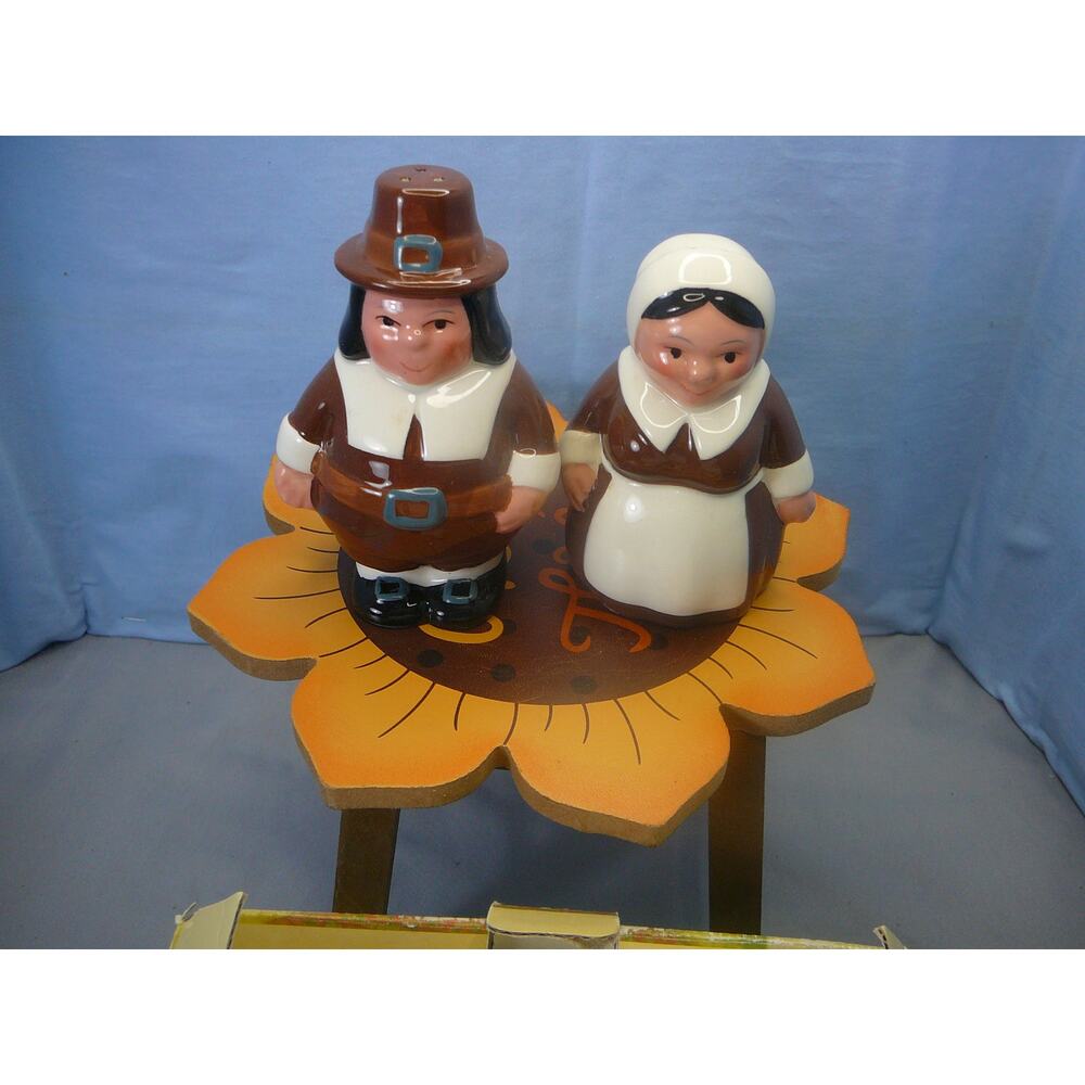 Publix Pilgrims Pair Salt & Pepper Shakers Original 2004 NIB